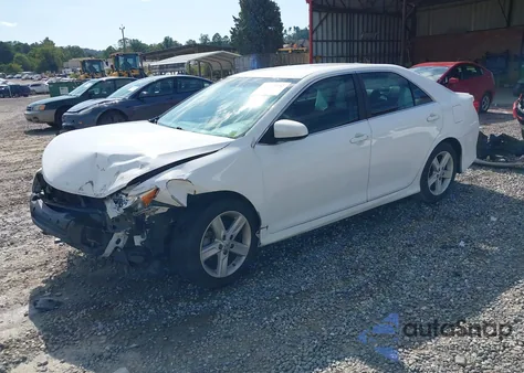 2014 Toyota Camry Se z USA, uszkodzony, nr VIN 4T1BF1FK4EU823564